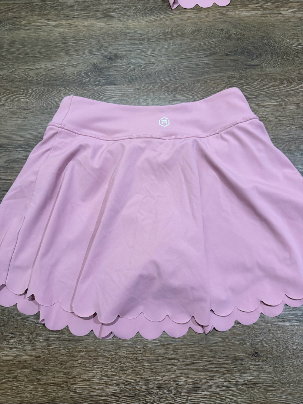 Attraco Women's Pink Scallop Hem Tennis Skort and Matching Tank Top - Picture 6 of 10